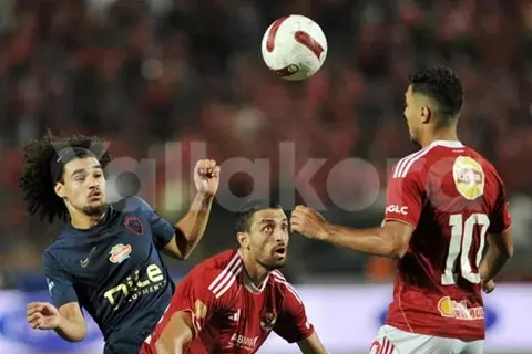 غادر مصابا.. طاهر ينضم إلى مستشفى الأهلي أمام الزمالك